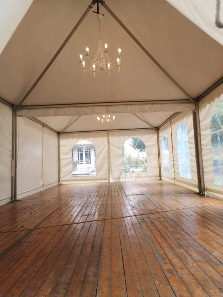 5x10 Interieur avec options lustres + plancher