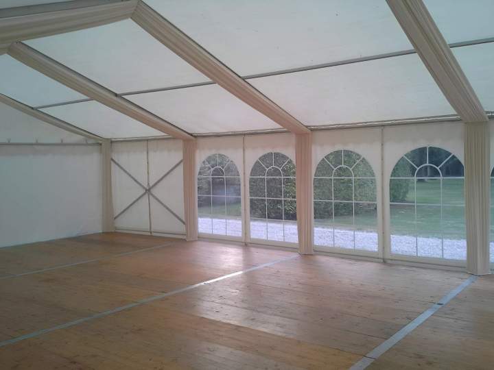 Barnum avec plancher en bois Île-de-France