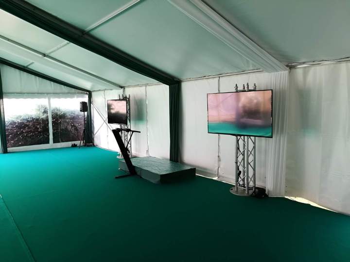 Chapiteau espace événementiel avec tapis vert Île-de-France